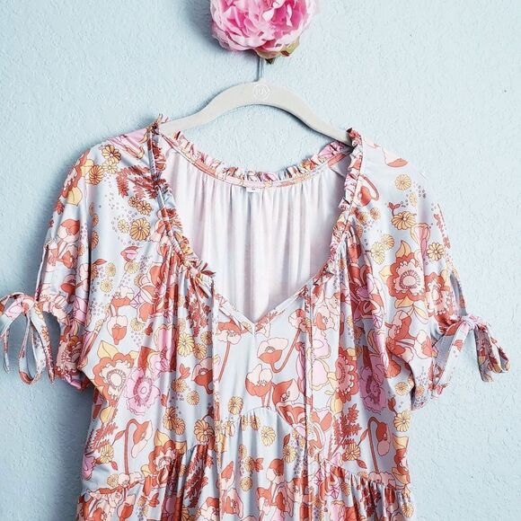 Bohemian Chic Floral V-neck Dress - Picture 4 of 8